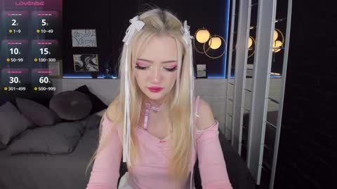 Snapshot of emily_air chatting on December 28, 2024, 1:18 am Emily online show from December 28, 2024, 1:18 am