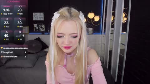 Snapshot of emily_air chatting on December 28, 2024, 4:19 am Emily online show from December 28, 2024, 4:19 am