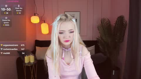 Snapshot of emily_air chatting on January 2, 2025, 1:06 am Emily online show from January 2, 2025, 1:06 am