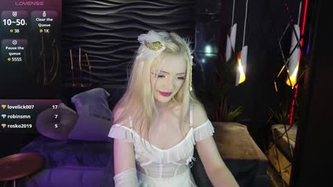 Snapshot of emily_air chatting on February 6, 2025, 2:22 am Emily online show from February 6, 2025, 2:22 am