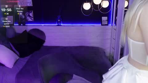 Snapshot of emily_air chatting on February 18, 2025, 9:53 pm Emily online show from February 18, 2025, 9:53 pm