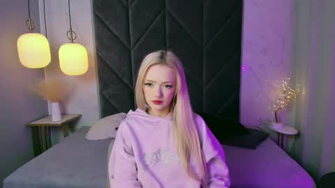 Snapshot of emily_air chatting on September 28, 2025, 3:39 pm Emily online show from September 28, 2025, 3:39 pm