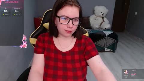 Snapshot of emily_amorre chatting on November 10, 2025, 7:24 pm Emily 3 online show from November 10, 2025, 7:24 pm