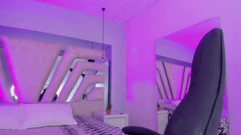 Emily online show from November 19, 2025, 11:21 am