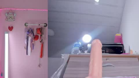 emily_foxxxi online show from April 14, 2026, 11:22 pm