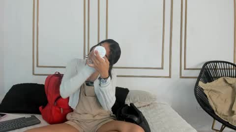 Snapshot of emily_gaviria1 chatting on April 24, 2026, 12:18 pm emily_gaviria1 online show from April 24, 2026, 12:18 pm