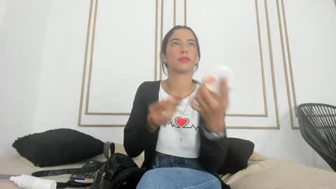 Snapshot of emily_gaviria1 chatting on May 23, 2026, 12:09 pm emily_gaviria1 online show from May 23, 2026, 12:09 pm