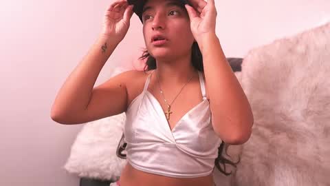 Snapshot of emily_jonexs_ chatting on April 22, 2026, 3:57 pm mily online show from April 22, 2026, 3:57 pm