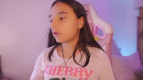 Snapshot of emily_jonexs_ chatting on June 12, 2026, 3:11 pm mily online show from June 12, 2026, 3:11 pm