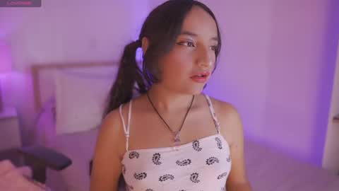 Snapshot of emily_jonexs_ chatting on July 3, 2026, 11:22 pm mily online show from July 3, 2026, 11:22 pm