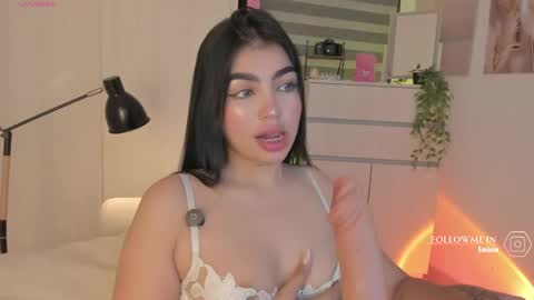 EmilyKenner  Independent model  online show from May 25, 2026, 11:27 am