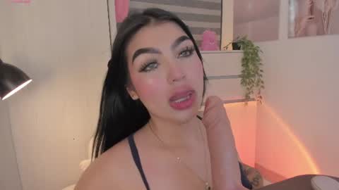 Snapshot of emily_kenner chatting on July 17, 2026, 12:12 pm EmilyKenner Independent model online show from July 17, 2026, 12:12 pm