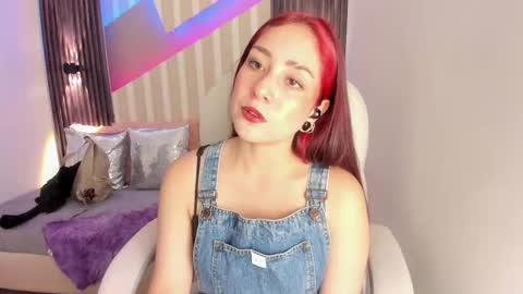 Snapshot of emily_layton chatting on November 4, 2025, 2:38 pm Emily online show from November 4, 2025, 2:38 pm