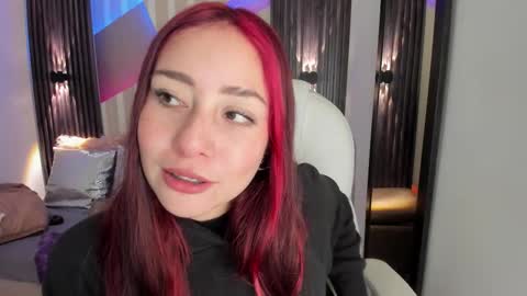 Snapshot of emily_layton chatting on November 6, 2025, 2:51 pm Emily online show from November 6, 2025, 2:51 pm