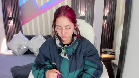 Snapshot of emily_layton chatting on November 11, 2025, 2:50 pm Emily online show from November 11, 2025, 2:50 pm