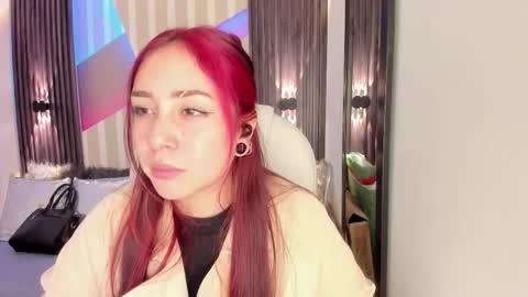 Snapshot of emily_layton chatting on November 15, 2025, 3:52 pm Emily online show from November 15, 2025, 3:52 pm