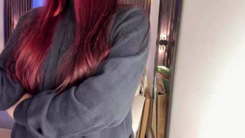 Snapshot of emily_layton chatting on November 17, 2025, 2:34 pm Emily online show from November 17, 2025, 2:34 pm