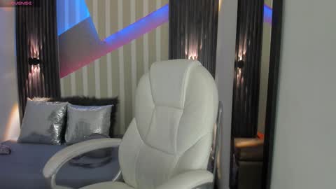 Snapshot of emily_layton chatting on November 30, 2025, 4:55 pm Emily online show from November 30, 2025, 4:55 pm