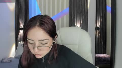 Snapshot of emily_layton chatting on December 1, 2025, 3:06 pm Emily online show from December 1, 2025, 3:06 pm