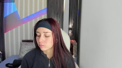 Snapshot of emily_layton chatting on December 20, 2025, 3:41 pm Emily online show from December 20, 2025, 3:41 pm