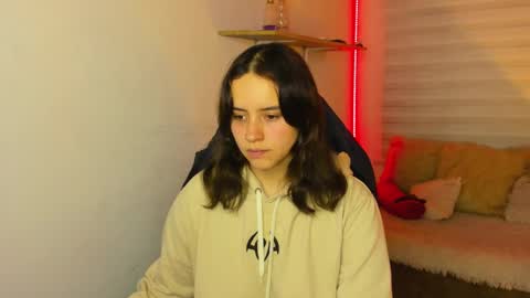 Snapshot of emily_lindey chatting on November 9, 2025, 3:05 am emily_lindey online show from November 9, 2025, 3:05 am