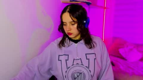 Snapshot of emily_lindey chatting on November 18, 2025, 3:34 am emily_lindey online show from November 18, 2025, 3:34 am