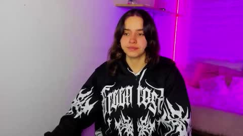 Snapshot of emily_lindey chatting on November 30, 2025, 3:21 am emily_lindey online show from November 30, 2025, 3:21 am