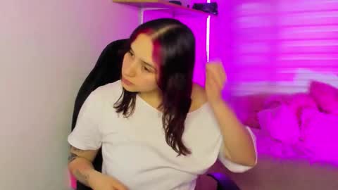 Snapshot of emily_lindey chatting on December 14, 2025, 11:26 am emily_lindey online show from December 14, 2025, 11:26 am