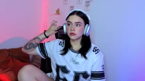 Snapshot of emily_lindey_ chatting on February 11, 2026, 4:17 am Emily Lindey online show from February 11, 2026, 4:17 am