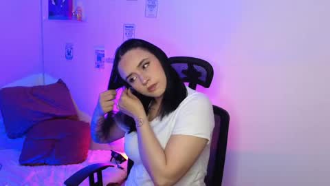 Emily Lindey online show from April 14, 2026, 3:56 am