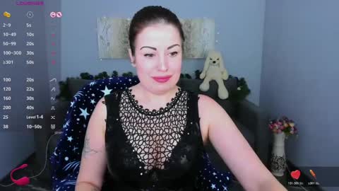 Snapshot of emily_midlton chatting on December 16, 2025, 2:55 pm Emily online show from December 16, 2025, 2:55 pm