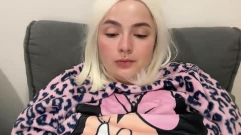 emily_morning_dew online show from November 5, 2025, 10:32 pm