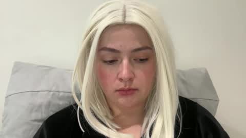 Snapshot of emily_morning_dew chatting on January 6, 2026, 7:45 am emily_morning_dew online show from January 6, 2026, 7:45 am