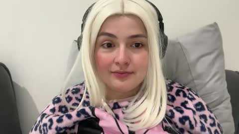 Snapshot of emily_morning_dew chatting on January 7, 2026, 8:17 am emily_morning_dew online show from January 7, 2026, 8:17 am