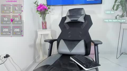 emily_palmeer online show from October 15, 2025, 12:49 pm