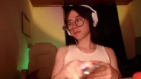 emily_pearl_ online show from December 8, 2024, 1:35 am