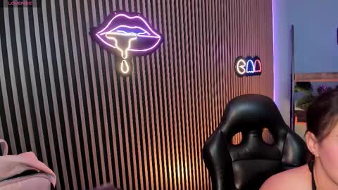 Emily  online show from December 4, 2025, 4:44 am