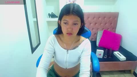 Snapshot of emily_rosse04 chatting on January 27, 2025, 12:16 pm online show from January 27, 2025, 12:16 pm