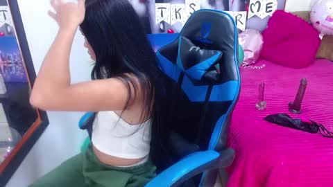 Snapshot of emily_rosse04 chatting on February 12, 2025, 12:22 pm online show from February 12, 2025, 12:22 pm