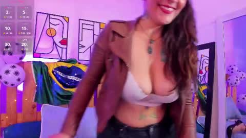 Snapshot of emily_sartre chatting on June 12, 2026, 9:25 pm Emilly online show from June 12, 2026, 9:25 pm