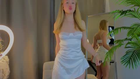 Snapshot of emily_shepard chatting on September 22, 2025, 1:40 am emily shepard online show from September 22, 2025, 1:40 am