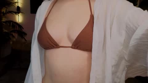 Snapshot of emily_shepard chatting on October 17, 2025, 2:04 am emily shepard online show from October 17, 2025, 2:04 am