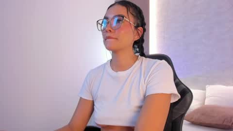 emily_tolson online show from April 16, 2026, 9:39 pm