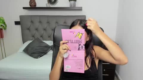 Snapshot of emily_villamil_ chatting on January 6, 2025, 12:57 pm Emi online show from January 6, 2025, 12:57 pm