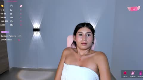 Snapshot of emily_villamil_ chatting on February 11, 2025, 12:28 am Emi online show from February 11, 2025, 12:28 am