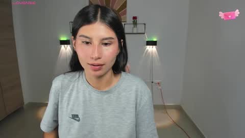 Snapshot of emily_villamil_ chatting on October 6, 2025, 9:23 pm Emi online show from October 6, 2025, 9:23 pm