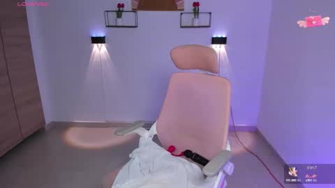 Snapshot of emily_villamil_ chatting on October 14, 2025, 8:42 pm Emi online show from October 14, 2025, 8:42 pm