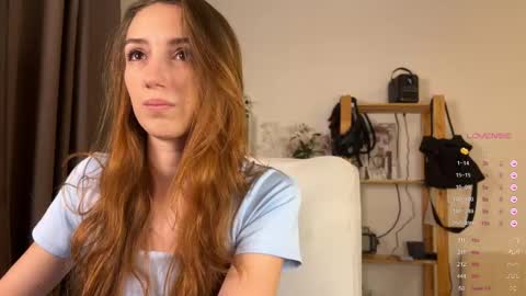 Snapshot of emily_w0w_ chatting on September 19, 2025, 4:40 pm Lia online show from September 19, 2025, 4:40 pm