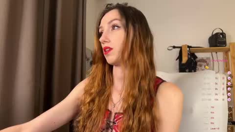 Snapshot of emily_w0w_ chatting on September 22, 2025, 9:28 pm Lia online show from September 22, 2025, 9:28 pm