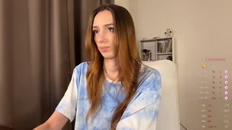 Snapshot of emily_w0w_ chatting on September 25, 2025, 6:33 pm Lia online show from September 25, 2025, 6:33 pm